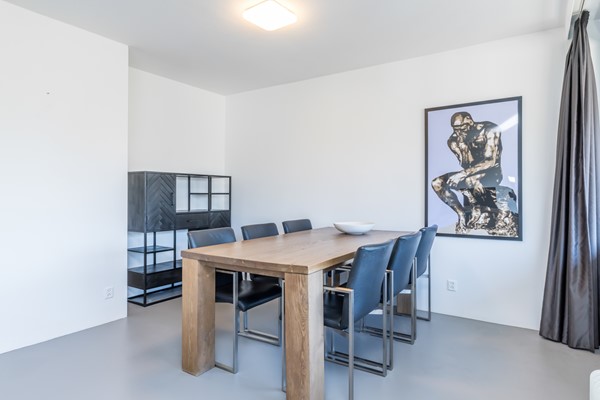 Foto - Te koop: Dit instapklare gerenoveerde 2 slaapkamer appartement uit 2017 met energielabel A in centrum Heerlen.